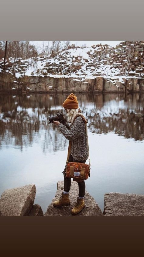 Boho Hiking Outfit, Hailey Miller, Climbing Outfits, Portret Feminin, Winter Travel Outfit, Mode Hippie, Camping Outfits, Fall Photoshoot, Minimal Chic