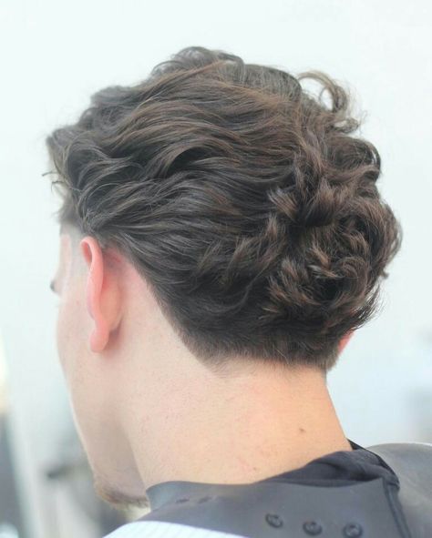 Mens Hairstyles Medium, Tapered Haircut, Wavy Hair Men, Men's Haircuts, Cool Hairstyles For Men, Hairstyles Men, Corte De Cabelo Masculino, Long Wavy Hair, Mens Hairstyles Short