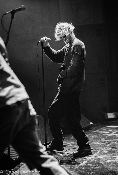 Layne Staley (Mad Season); The Moore Theater, Seattle, WA; April 29, 1995; photo by Lance Mercer Layne Stanley, Angry Angel, Mad Season, Arte Grunge, Jerry Cantrell, Layne Staley, Grunge Guys, Music Collage, Grunge Band