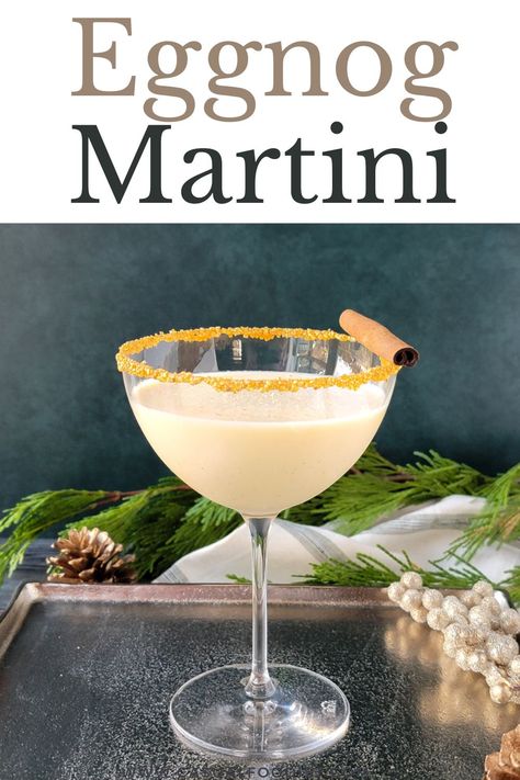 Eggnog Alcoholic Drinks, Eggnog Martini Recipe, Christmas Martini Recipes, Christmas Cocktails Vodka, Eggnog Martini, Fun Holiday Drinks, Cocktail With Vodka, Best Christmas Cocktails, Eggnog Cocktail