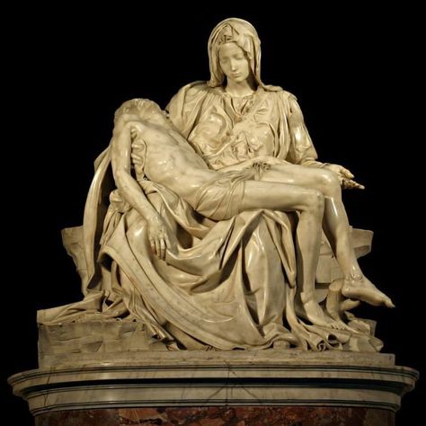 Michelangelo was only 24 years old when he completed the Piet Pieta Sculpture, Foto Muro Collage, Michael Angelo, Famous Sculptures, Istoria Artei, Statue Art, Art Disney, Art Sculpture, 그림 그리기