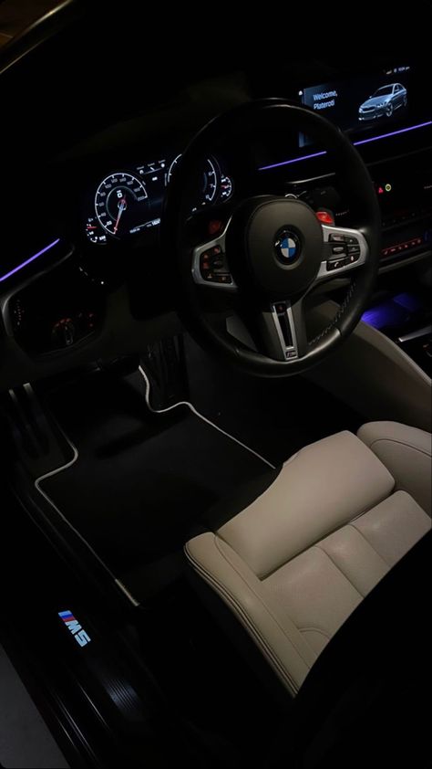 Bmw Keys Aesthetic, Bmw Interior Wallpaper, Bmw Aesthetic, M8 Bmw, Luxury Cars Bmw, Bmw Interior, Bmw Dealership, Bmw Girl, Bmw 540i