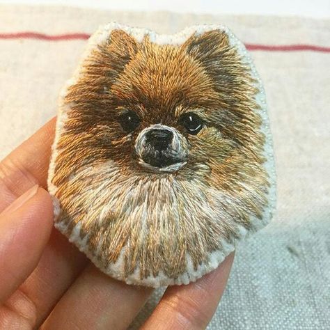 Pomeranian Embroidery, Beaded Pins, Unusual Fashion, Textiles Embroidery, Pins Ideas, Needle Painting, Ribbon Ideas, Vintage Jewelry Ideas, Ideas Embroidery