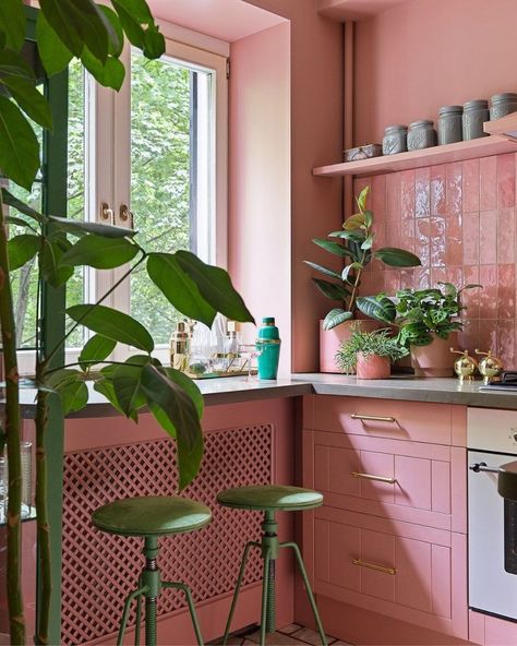 15 Gorgeous Pink Kitchen Design Ideas Barbie Would Approve Of Pink Kitchen Designs, Colorful Rooms, Pink Living Room, Pastel Room, Pink Kitchen, House Paint, Pink Houses, Kitchen Reno, Green Kitchen