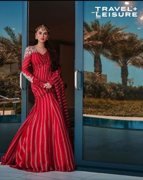 Bhumika Sharma, Long Blouse Designs, Aditi Rao Hydari, Contouring Makeup, Designer Sarees Wedding, Lehenga Design, Aditi Rao, Lehenga Designs Simple, Amala Paul