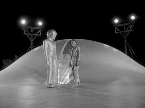 The Day the Earth Stood Still (1951) - Vanguard of Hollywood Day The Earth Stood Still, Patricia Neal, Classic Sci Fi, Sci Fi Films, National Mall, Gentle Giant, Sci Fi Movies, Classic Films, Be Still