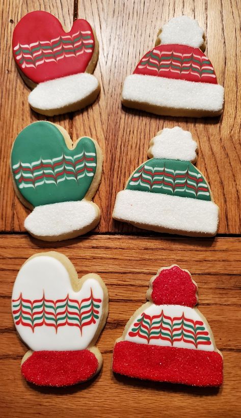 Beanie Cookies Decorated, Christmas Hat Cookies Decorated, Christmas Mitten Cookies Decorated, Sugar Cookie Mittens Decorating Ideas, Winter Hat Cookies Decorated, Mitten Cookie Decorating Ideas, Christmas Hat Cookies, Christmas Mitten Cookies, Santa Hat Cookies Decorated