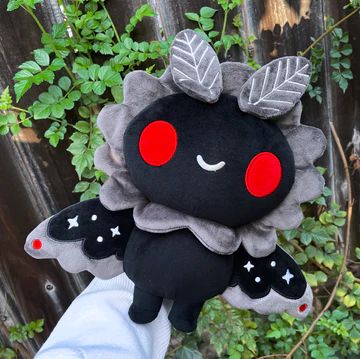 Cute Mothman, Mothman Plush, Kawaii Creepy, Creepy Dark, Bat Animal, Creation Art, Sewing Stuffed Animals, Kawaii Plushies, Plush Pattern