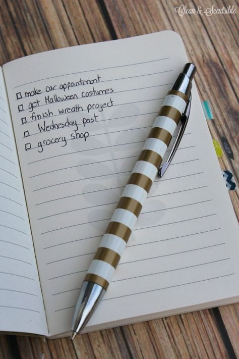 Use this simple system and a little notebook to organize your day and increase your productivity. This is so easy but makes such a difference!! 2024 Fitness, Budget Worksheets, Organization Life, Plan 2023, Weekly Planner Notebook, Organised Life, Year Planning, Morning Basket, Organize Your Day