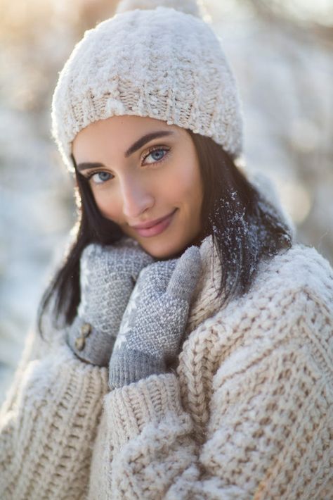 Emma by Irene Rudnyk on 500px Winter Portraits Photography, Winter Senior Pictures, Photo Mannequin, Winter Presets, Snow Photoshoot, Pose Portrait, Winter Portraits, Snow Pictures, Snow Photography