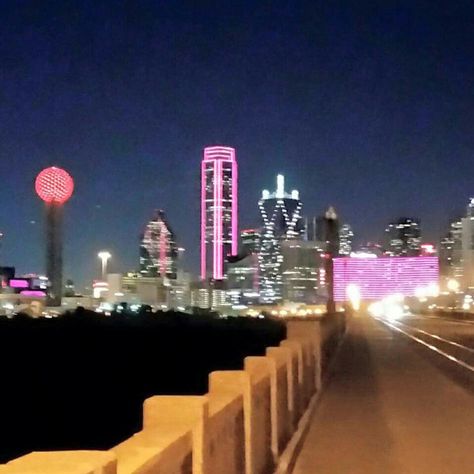 Pink Dallas Skyline Downtown Dallas Aesthetic, Dallas Texas Aesthetic, Light Pink City Aesthetic, Dallas At Night Aesthetic, Dallas At Night, Neo Yokio, Dallas Aesthetic, Pink City Aesthetic Night, Texas Aesthetic