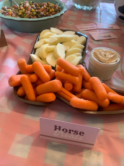 Cowgirl Theme Party Food, Kids Cowgirl Birthday Party, First Rodeo Treats, Cowgirl 1st Birthday Party Food, Cowgirl Birthday Party Food Ideas, Cowgirl First Birthday Party Ideas, Horse Birthday Party Food, Cowgirl Birthday Food Ideas, Rodeo Birthday Party Food