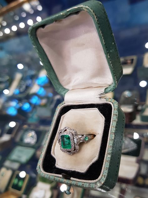 Edwardian Rings, Antique Emerald Ring, Romancing The Stone, Columbian Emeralds, Edwardian Engagement Ring, Emerald Ring Vintage, Edwardian Ring, Emerald Rings, Edwardian Jewelry