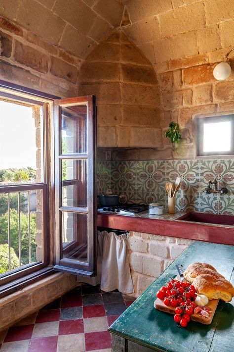 Zu Nillu, Villas in Sicily | The Thinking Traveller | The Thinking Traveller Italian Kitchen Aesthetic, Italian House Interior, Italian Villa Interior Design, Italian Villa Interior, Italian Cottage, Italy Kitchen, Dream House Bedroom, Summer Interior, Mediterranean Interior Design