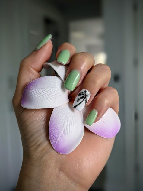 Palm tree Nails, summer nails, mint and white nails Cute Palm Tree Nails, Pom Tree Nails, Nail Palm Tree Designs, Island Holiday Nails, Green Palm Tree Nails, Palm Springs Nails Ideas, Mint And White Nails, Green Beach Nails, Summer Nail Ideas Gel