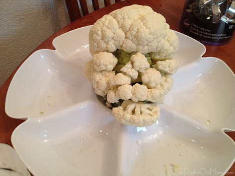 Cauliflower Skull, Halloween Veggie Platter, Holiday Party Activities, Veggie Platter, Halloween Party Appetizers, Halloween Treats Easy, Vegan Kids, Healthy Halloween, Pot Luck