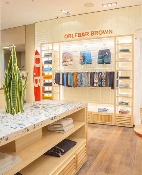 Fashion Store Design, Swimsuit Stores, Merchandising Ideas, Fashion Showroom, Showroom Display, Showroom Interior Design, Beach Stores, Orlebar Brown, Wear Store