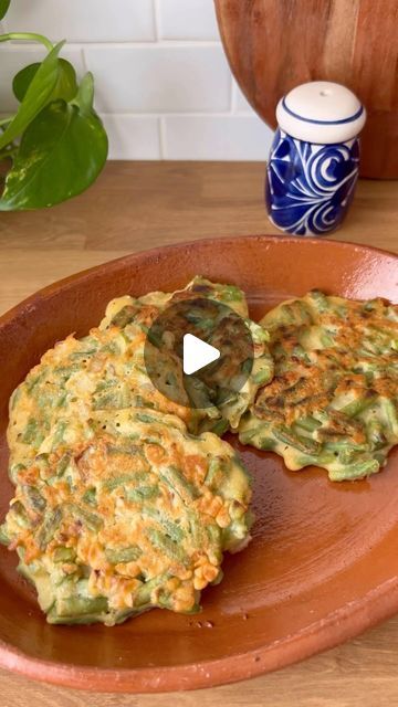 6,766 likes, 82 comments - masbydenise on April 26, 2023: "Tortitas de ejote Green bean patties made with garbanzo flour. These are so addicting. I enjoye..." Garbanzo Flour, Grean Beans, Bean Patties, Dry Oregano, Pancake Batter, The Other Half, Green Bean, Nutritional Yeast, April 26