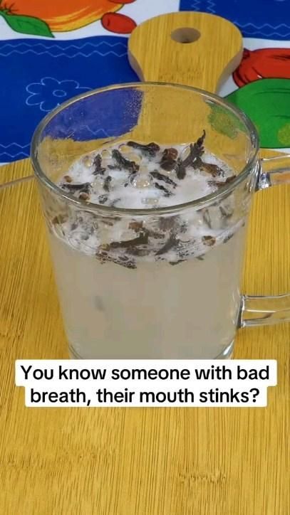 Do you or someone you know struggle with bad mouth breath? Try this simple #homeremedy #oralhealth #oralhygiene #mouth #badbreath #diyhealthplus #diy Natural Bad Breath Remedies, How To Get Rid Of Bad Breath, Good Breath Tips, Sick Tips, Bad Circulation, Chronic Bad Breath, Remedies For Dry Mouth, Healthy Teas Recipes, Natural Cough Syrup