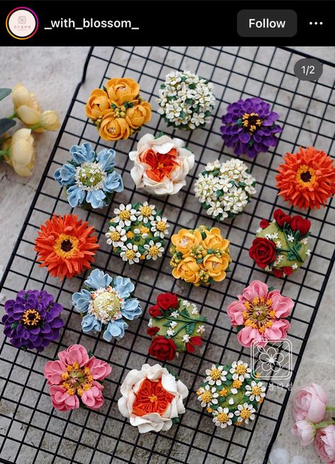 Wedding Shower Cupcakes, Wildflower Birthday Party, Flower Boquet, Buttercream Flower Cake, Creative Snacks, Cupcake Cake Designs, Floral Cupcakes, Striped Wedding, Beautiful Cupcakes