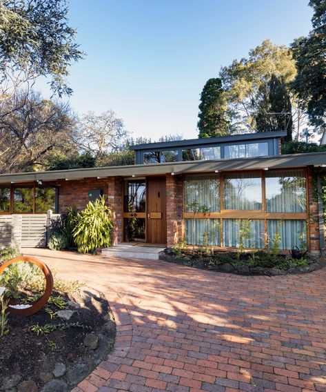 A sympathetically renovated mid-century home, surrounded by an Edna Walling-designed garden hits the market in Eaglemont! Mid Century Exterior, Mcm House, Modern Cabin, Modern House Plans, Mid Century Modern House, Brick House, Mid Century House, Pretty House, Modern House Exterior