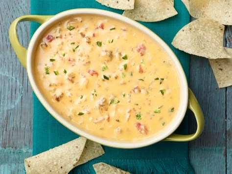 Get Chile Con Queso Recipe from Food Network Con Queso Recipe, Ree Drummond Recipes, Queso Recipe, Buffalo Wild Wings, Chili Cook Off, Queso Dip, Pioneer Woman Recipes, Fettuccine Alfredo, Easy Comfort Food