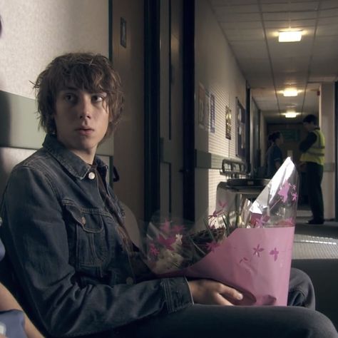 Rich From Skins, Rich Hardbeck, Rich Skins, Sid From Skins, Rich Skins Uk, Skins Uk Aesthetic, Skins Uk Rich, Skins Screencaps, 2008 Aesthetic