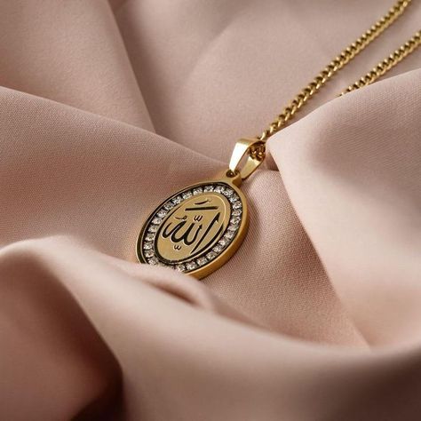 T Name, Allah Necklace, Arabic Jewelry, Islamic Jewelry, Diamond Education, Medallion Necklace, Islamic Gifts, Oval Pendant, Stylish Jewelry