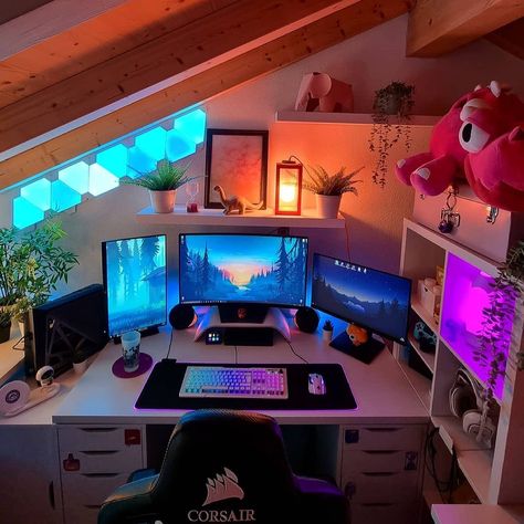 Rate this cozy setup 1-10! 👇 [via @milacloudy] What a cozy gaming setup this one is! I love what she has done with this tight attic room. Everything is carefully planned to maximize the available space. The desk looks like an Ikea Linnmon with two Alex drawers. I feel like having only one drawer would give her more leg room under the desk. There are also more drawers surrounding the setup so there is ample room for storage. The gaming chair is from Corsair. Because of the limited desk space, Small Game Room Ideas, Setup Inspiration, Small Game Rooms, Black Feature Wall, Best Gaming Setup, Gamer Setup, Desk Setups, Game Room Bar, Pc Table