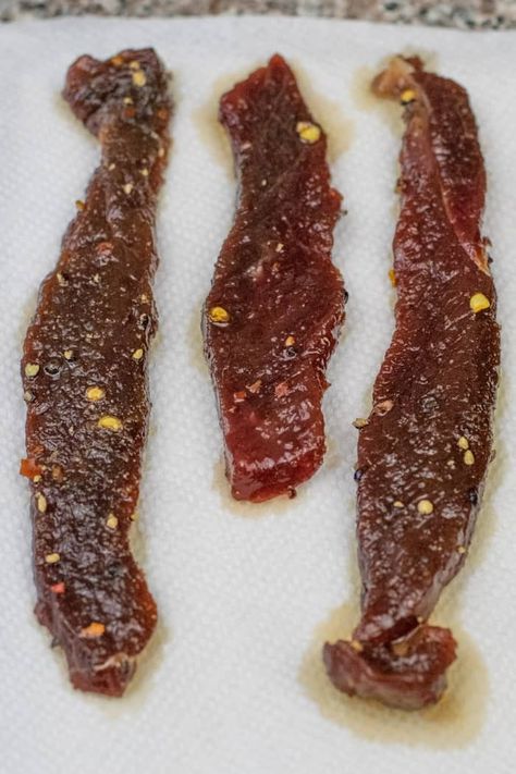 Teriyaki Beef Jerky Recipe, Deer Jerky Recipe, Venison Jerky Recipe, Oven Jerky, Jerkey Recipes, Deer Jerky, Jerky Marinade, Making Beef Jerky, Beef Jerky Recipe