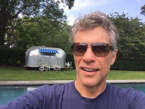 Bon Jovi (@bonjovi) on Instagram: “Bringing back some of our favorite selfies for #NationalSelfieDay we'll be sharing them throughout…” Bon Jovi Meme, Bon Jovi Now, Bon Jovi Videos, Kid Rock Picture, Dorothea Hurley, Bon Jovi Always, Emma Watson Pics, Handsome Men Quotes, Instagram Selfie