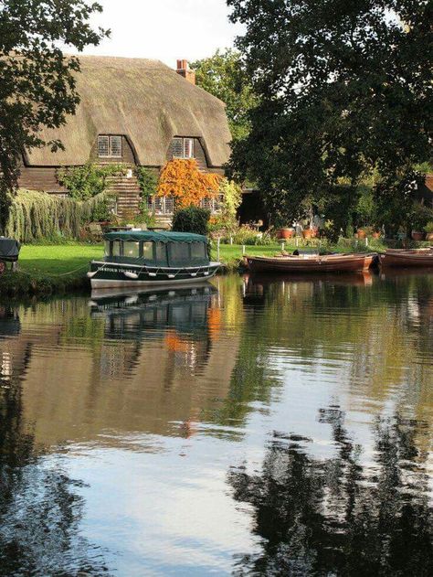 🌷River Stour at Flatford Mill, Suffolk🌷 Suffolk England, Places In England, Roof House, Thatched Roof, England And Scotland, England Uk, English Countryside, British Isles, Ponds