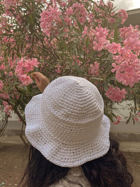 Beach Bag Ideas, Crochet Flower Bag, Diy Crochet Sweater, Crochet Beach Bag, Crochet Beach Bags, Hat Aesthetic, Crochet Shop, Crochet Bucket, Kawaii Crochet