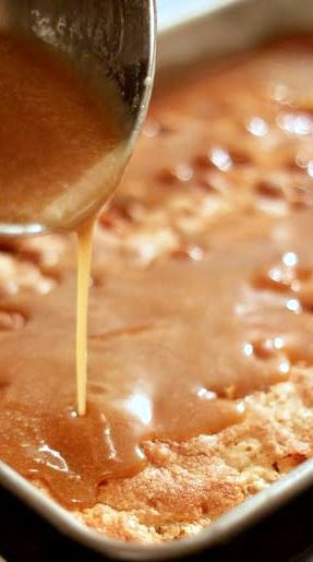 Apple Poke Cake, Caramel Apple Cake Recipe, Caramel Apple Cake, Apple Cake Recipes, Apple Cake, Caramel Apple, Yummy Sweets, Food Cakes, Eat Dessert