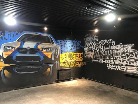 Graffiti Garage Wall, Auto Parts Store Design Automotive Decor, Car Repair Shop Design, Graffiti Garage, Auto Repair Shop Design, Car Garage Mural Art, Graffiti Car, Shop Mural, Graffiti Bedroom