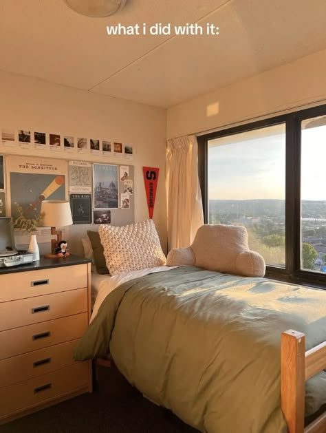 University Dorm Room, University Rooms, College Dorm Inspo, Dorm Room Layouts, Uni Dorm, College Dorm Room Inspiration, Dorm Aesthetic, Dream Dorm Room, Cozy Dorm