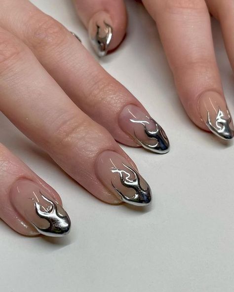 Silver Nail Ideas, Lightning Nails, Rave Nails, Metallic Nails Design, Silver Nail Designs, Silver Nail Art, Chrome Nail Art, Chrome Nails Designs, Silver Nail