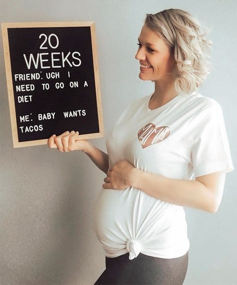 Pregnancy Letter Board, Funny Maternity Photos, Twin Pregnancy Belly, Letter Board Ideas, Letter Board Quotes, Pregnancy Timeline, Belly Pics, 20 Weeks Pregnant, Pregnancy Belly Photos