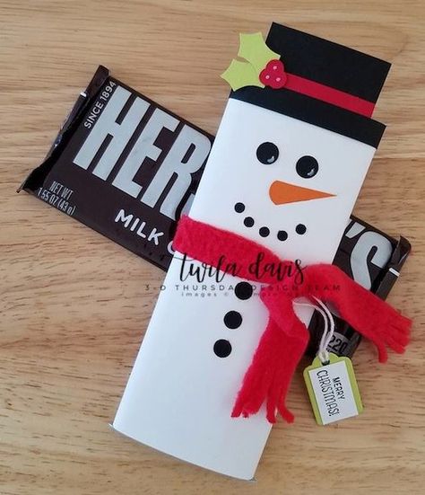 3-D Thursday is here with a super cute Snowman Hershey Bar Wrapper! – Sarahs Ink Spot Preschool Snowmen, Snowman Popcorn, Christmas Wrapper, Christmas Candy Bar, Candy Bar Wrapper Template, Chocolate Bar Wrapping, Snowman Party, Hershey Bar Wrappers, Chocolate Wrapping