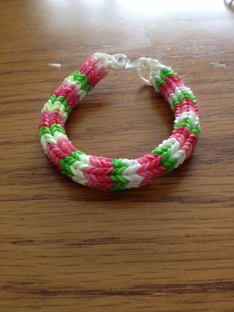 Hexafish rubber band bracelet. Band Bracelet Ideas, Rubber Band Bracelet Ideas, Bands Bracelets, Loom Band Bracelets, Rubber Band Crafts, Rainbow Loom Rubber Bands, Rainbow Loom Patterns, Rainbow Loom Designs, Rainbow Loom Bands