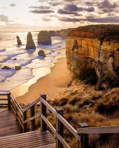 Twelve Apostel, Victoria, Australie #voyage #paysage 12 Apostles Australia, 12 Apostles, Australia Vacation, Great Ocean Road, Awesome Photography, Dyi Projects, Awesome Pictures, Fashion Friday, Victoria Australia