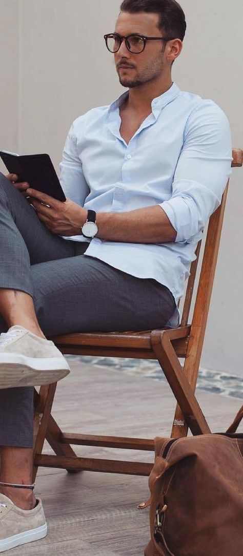 LIGHT BLUE SHIRT + DARK GREY TROUSERS + BEIGE SNEAKERS Business Casual Outfits For Men, Casual Shirts Outfit, Summer Business Attire, Best Business Casual Outfits, Mens Business Casual Outfits, Mens Casual Outfits Summer, Mens Fashion Smart, Mens Fashion Blog, Elegante Casual