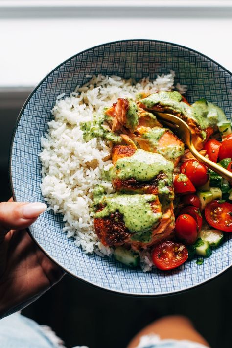 Salmon with Basil Sauce and Tomato Salad Recipe - Pinch of Yum Salmon With Basil, Salmon Basil, Yum Salad, Bbq Salmon, Pinch Of Yum, Sauce For Salmon, Tomato Salad Recipes, Basil Sauce, Chicken Salad Recipes