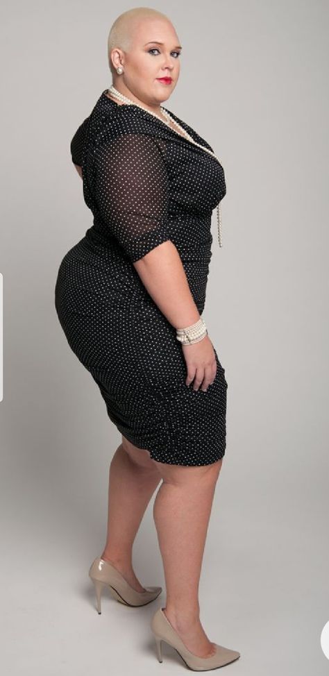 Plus Size Bald Women, Shaved Head Round Face Plus Size, Bald Female Model Photography, Shaved Head Women Plus Size, Morbidly Obese Women, Female Boxer, Bald Head Girl, Rare Features, Female Boxers