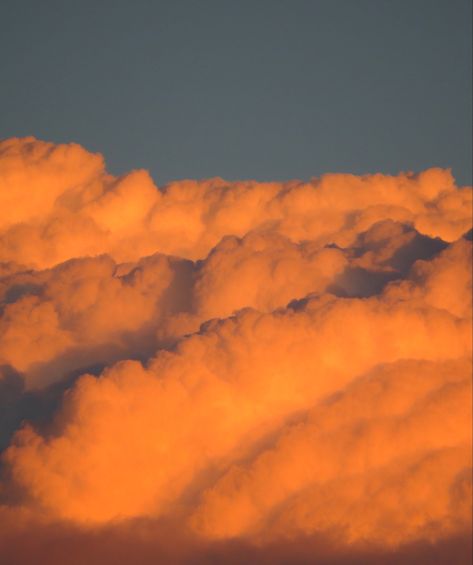 Sky Aesthetic Orange, Sunset Feed Instagram, Widgets Sunset Colors, Summer Clouds Aesthetic, Orange Sunrise Aesthetic, Orange And Blue Instagram Feed, Orange Cloud Aesthetic, Orange Ocean Aesthetic, Orange Yellow Blue Aesthetic