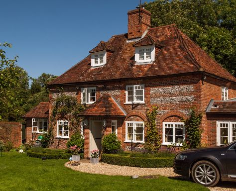 A pretty flint and brick house near Basingstoke in Hampshire English House Exterior, House Brick, British Cottage, British House, Brick Cottage, English Houses, English Cottages, Cottage Exterior, Wood Architecture