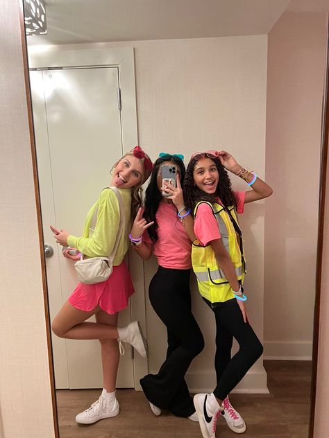 this are our party fits for a glow party! we had lots of fun and had amazing outifts. Blacklight Party Outfit, Glow Party Outfit, Glow Outfits, Neon Birthday Party, Neon Birthday, Blacklight Party, Birthday Party Outfits, Party Fits, Glow Party