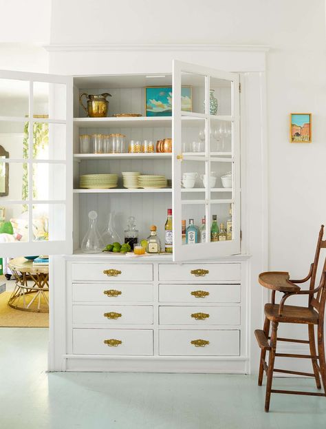 strong-home-built-in-china-cabinet-0ae8fd15 White Lower Cabinets, Kitchen Cabinets Display, Farmhouse Double Sink, Modern Glass Cabinet, Living Room Bar Area, Glass Front Kitchen Cabinets, Decorative Plates Display, China Cabinet Decor, China Hutch Decor