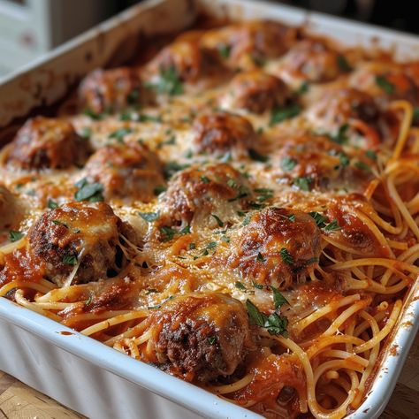 Chicago Spaghetti, Baked Soaghetti, Baked Spaghetti Meatballs, Baked Casseroles, Spaghetti Night, Spaghetti Meatball Recipes, Baked Spaghetti And Meatballs, Meatball Casserole, Spaghetti Meatballs