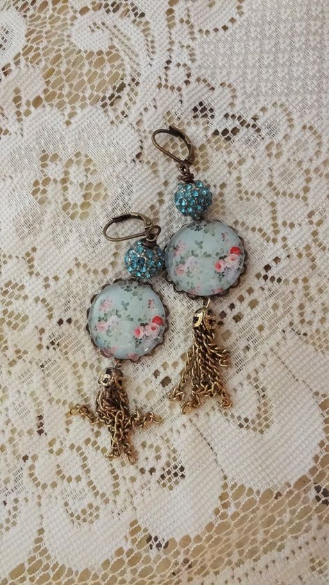 Shabby Chic Floral Cameo Earrings by BerthaLouiseDesigns on Etsy Resin Rocks, Jewelry With Charms, Romantic Eclectic, Shabby Chic Furniture Painting, Shabby Chic Earrings, Assemblage Earrings, Mint Earrings, Shabby Chic Jewelry, Vintage Rhinestone Earrings